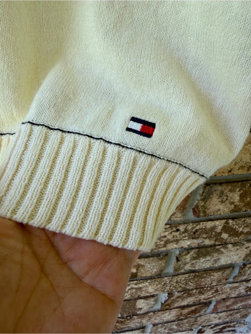 Tommy Hilfiger Vintage Sweater Vest V-Neck Men’s Size XL Beautiful Condition!